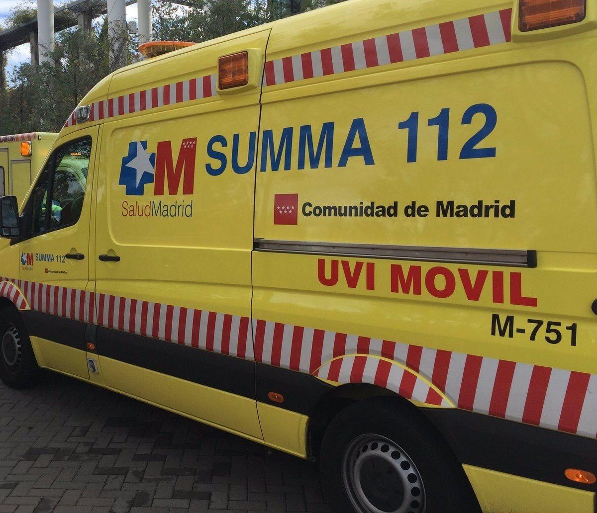 Trasladan con vida al Gregorio Marañón a un hombre tras sufrir un infarto cuando paseaba a su perro en Arganda