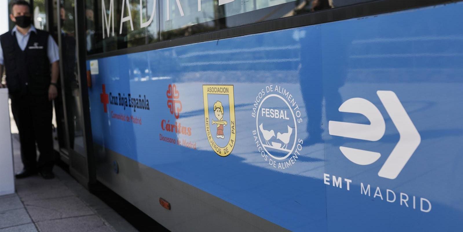 Queda prohibido comer y beber en los autobuses de la EMT para que viajeros no se quiten la mascarilla