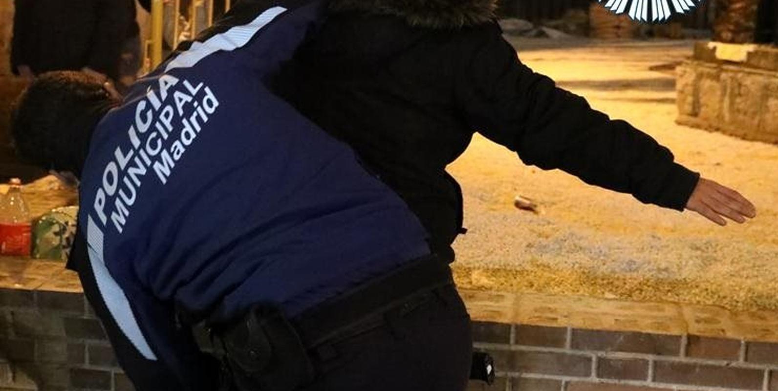 Dos detenidos en el distrito Centro tras el robo de un móvil con violencia a un hombre