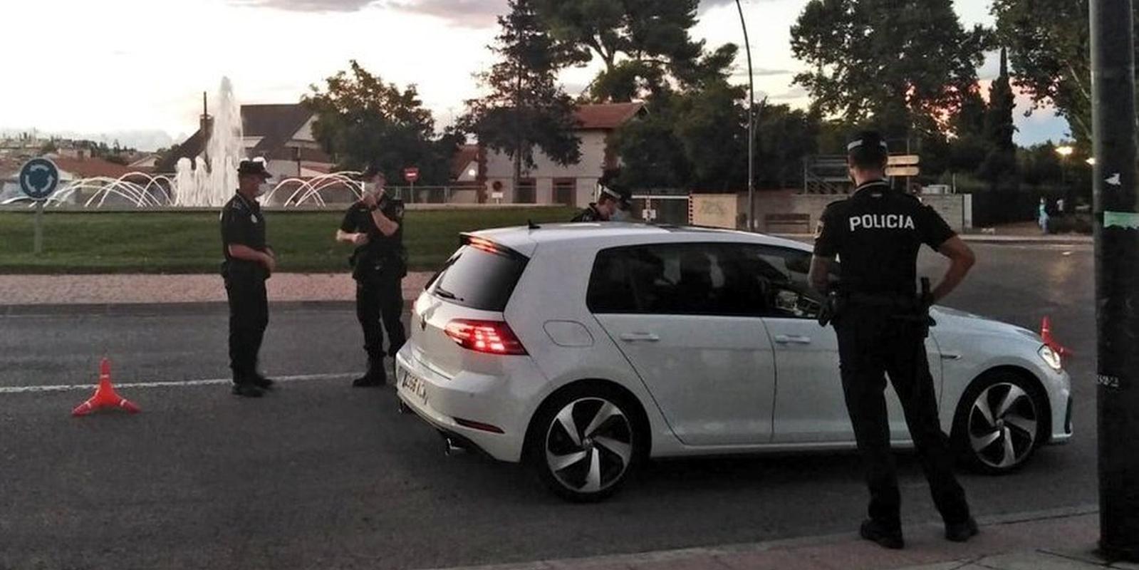 Un policía de San Martín dispara al aire acorralado por jóvenes a los que pidió que se pusieran la mascarilla