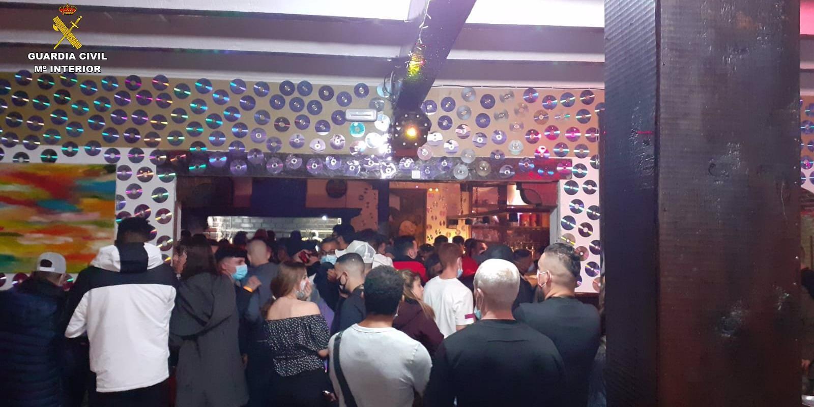 Detenido el responsable de una fiesta ilegal con 140 personas sin mascarilla en una finca de Chinchón
