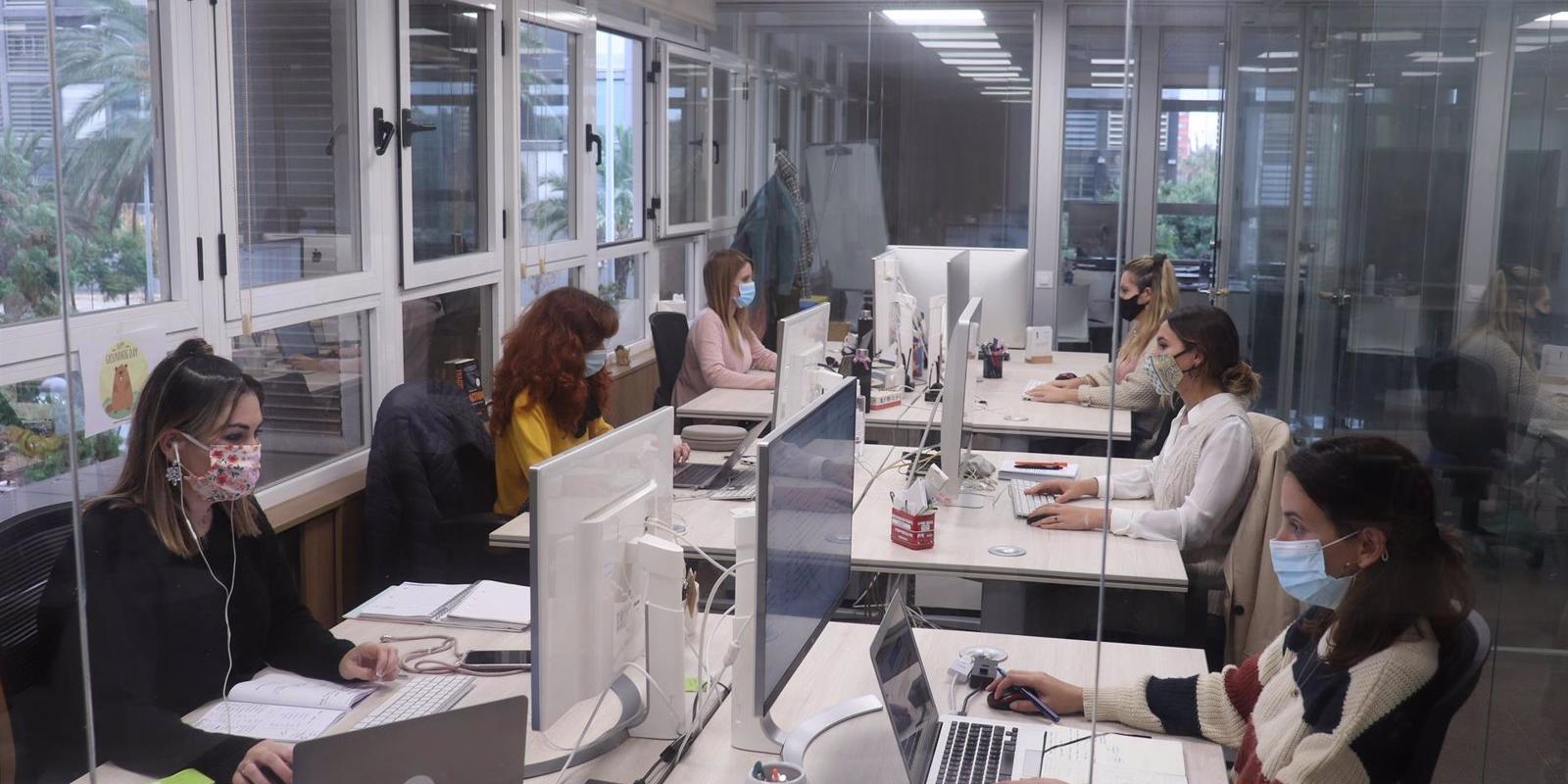 La Comunidad de Madrid comienza a pagar las ayudas directas autónomos y empresas afectados por el Covid