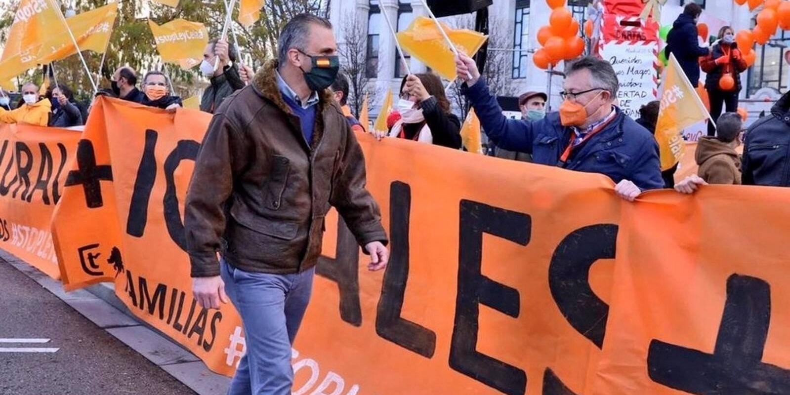 Ortega Smith defiende el 'pin parental' para evitar que "nadie pueda adoctrinar" a los niños con la 'Ley Celaá'