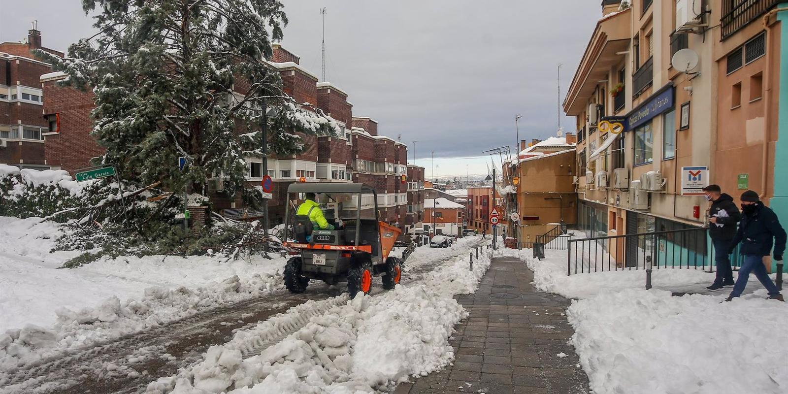 La Comunidad pide a los madrileños no coger el coche para facilitar la llegada de suministros a hospitales y otros lugares