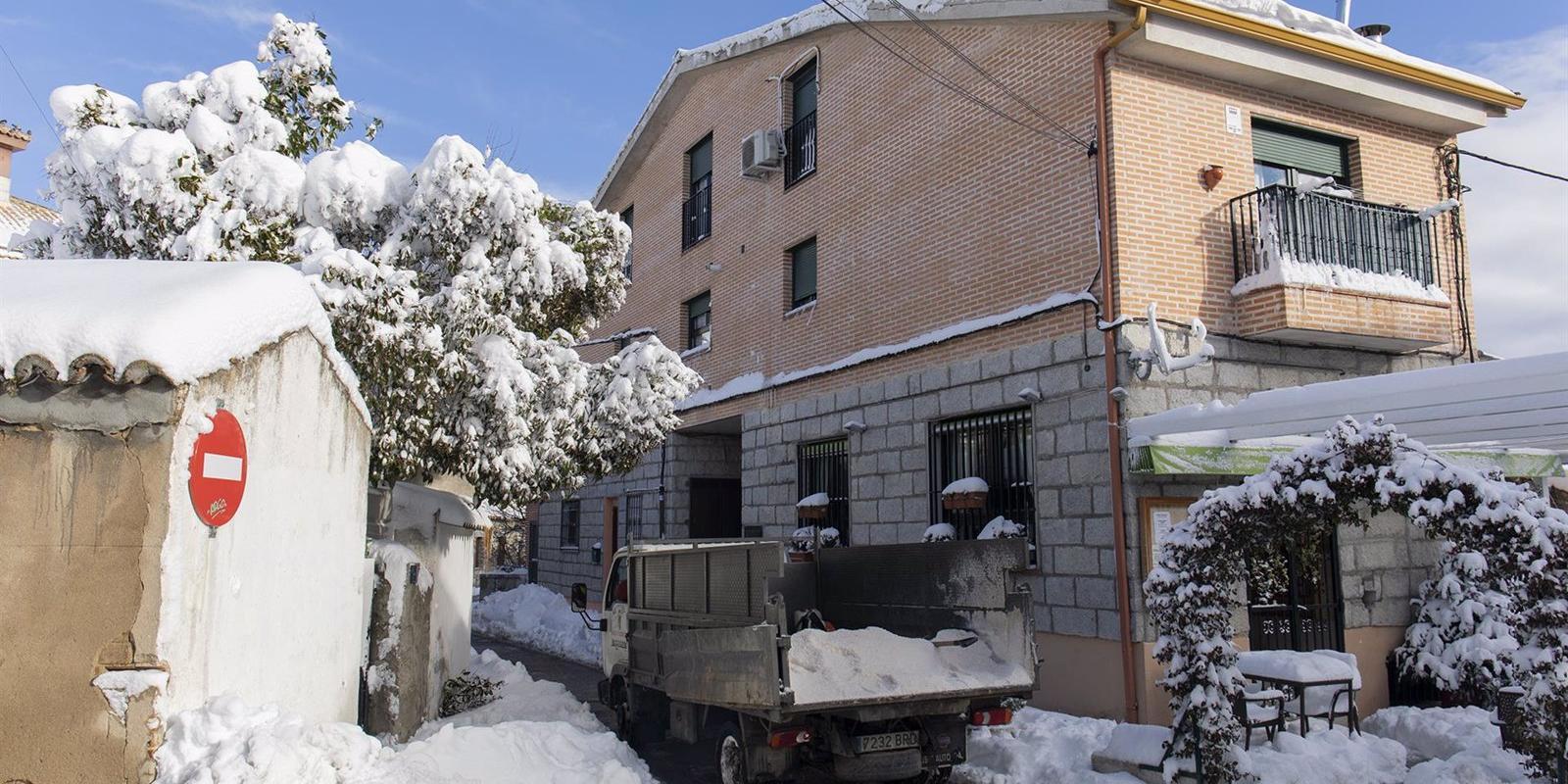 Díaz Ayuso estima que en dos días podría estar resuelto el problema de la movilidad a puntos estratégicos de abastecimiento