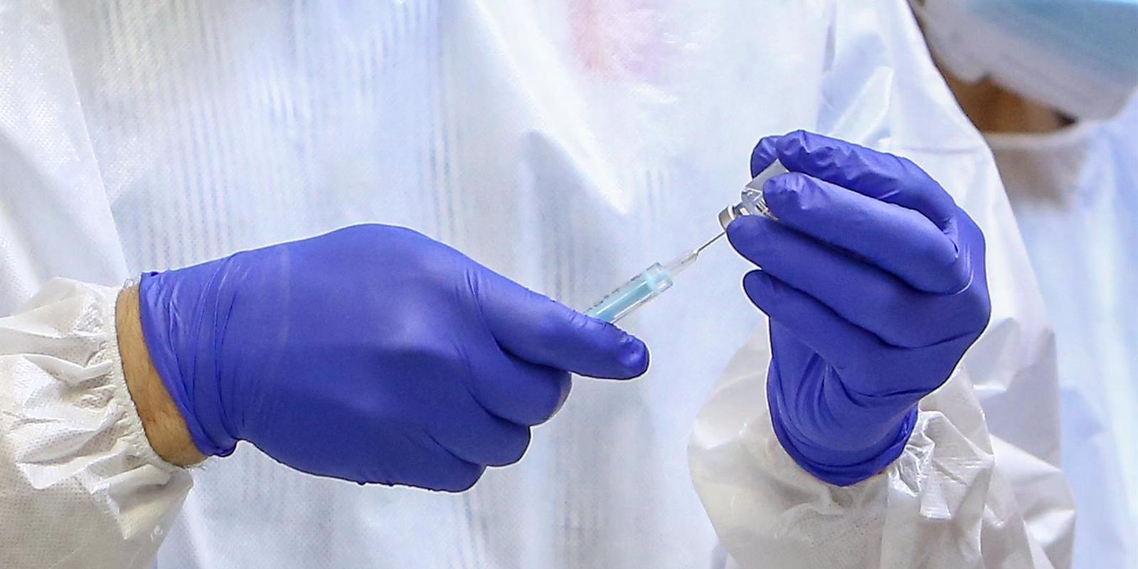 Continúa la vacunación en residencias y hospitales que lo tenían programado a pesar de la nieve