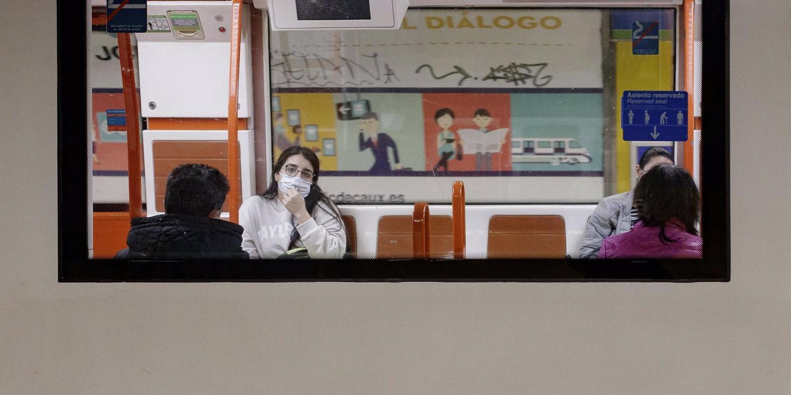 La víctima de insultos racistas en Metro denuncia los hechos en comisaría al conocer la detención del autor