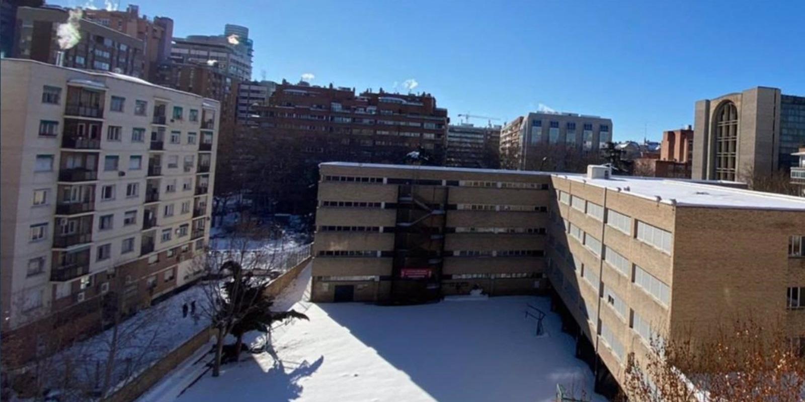 Más de 200 efectivos de brigadas forestales se suman a la limpieza de Madrid para abrir paso a 258 colegios