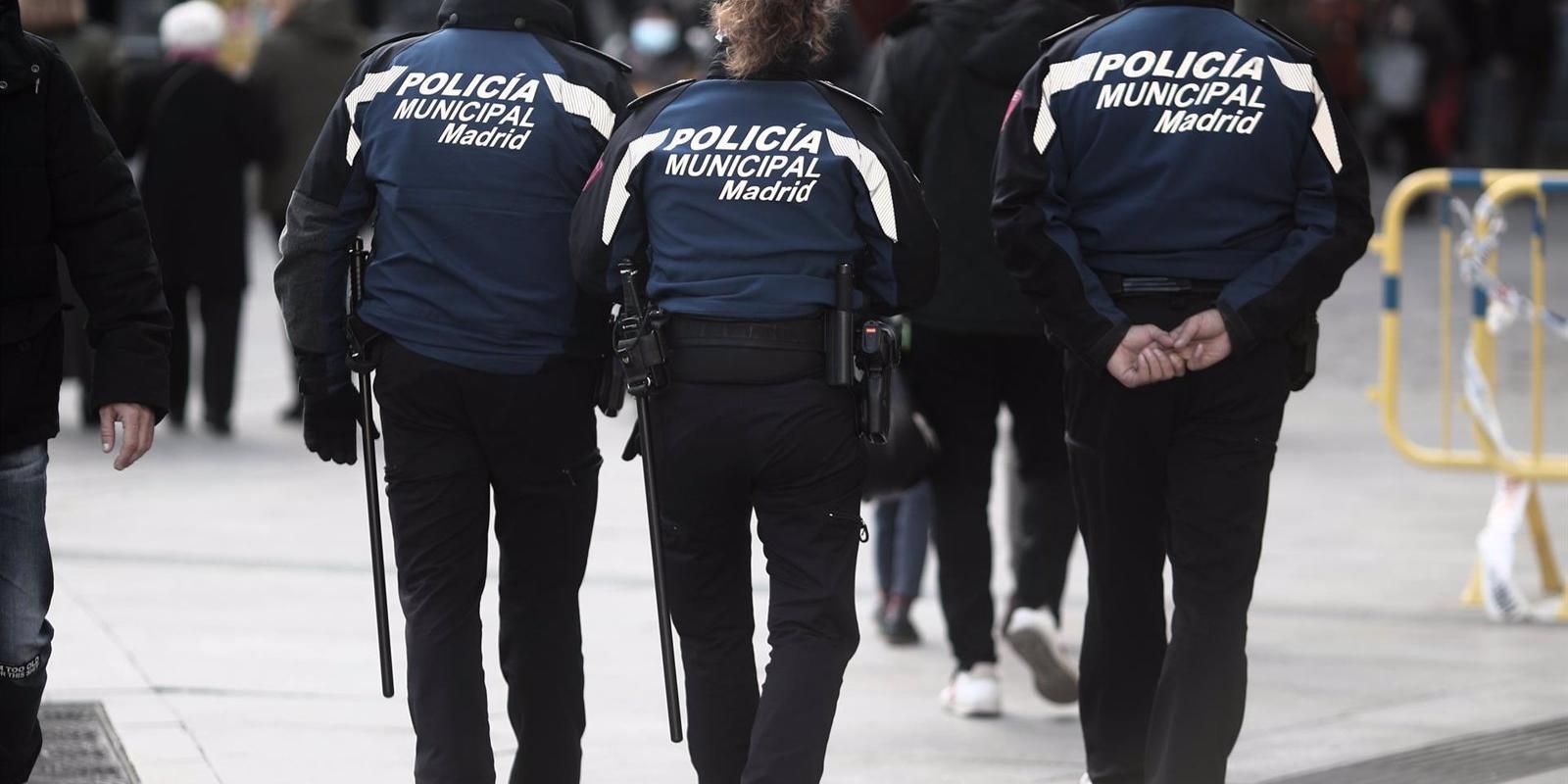Agentes de Policía Local de Madrid encuentran y ponen a disposición judicial una bolsa con más 150.000 euros
