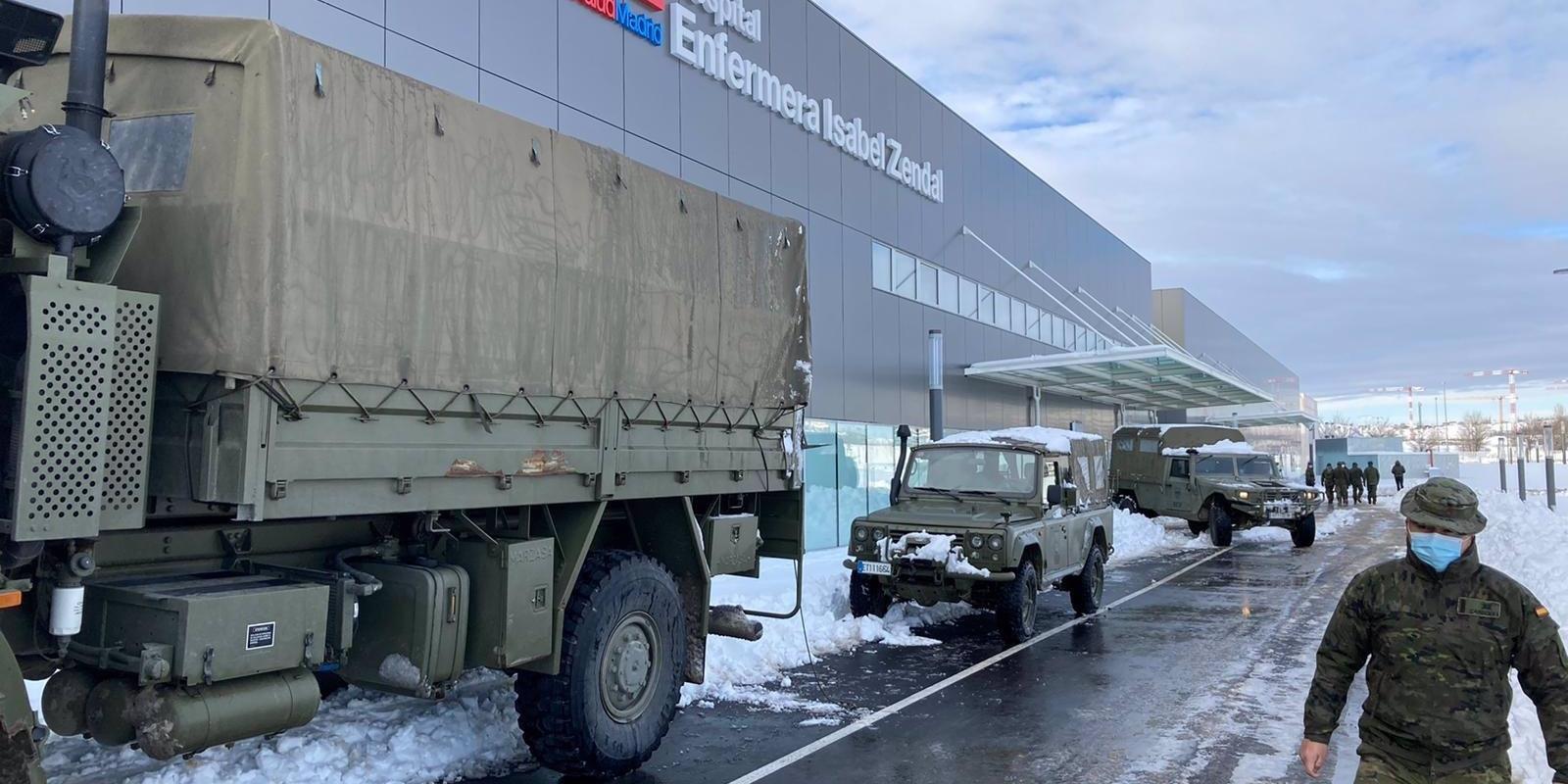 Díaz Ayuso denuncia las campañas "de desprestigio politizadas" contra el Zendal y alerta de que se asusta a pacientes