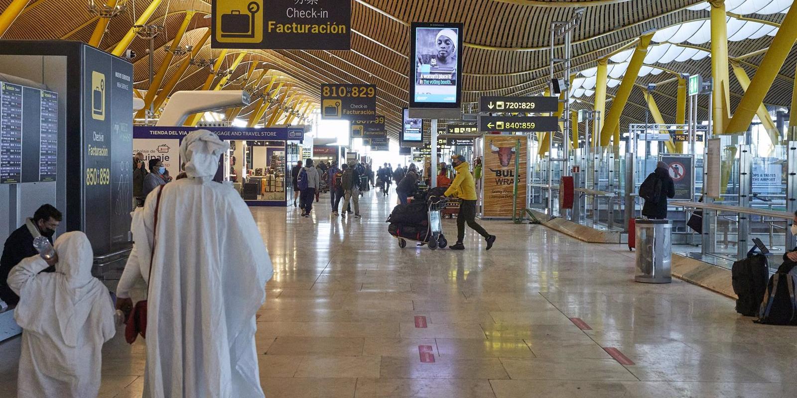 Escudero pide la suspensión de los vuelos con Brasil y Sudáfrica por las nuevas cepas detectadas