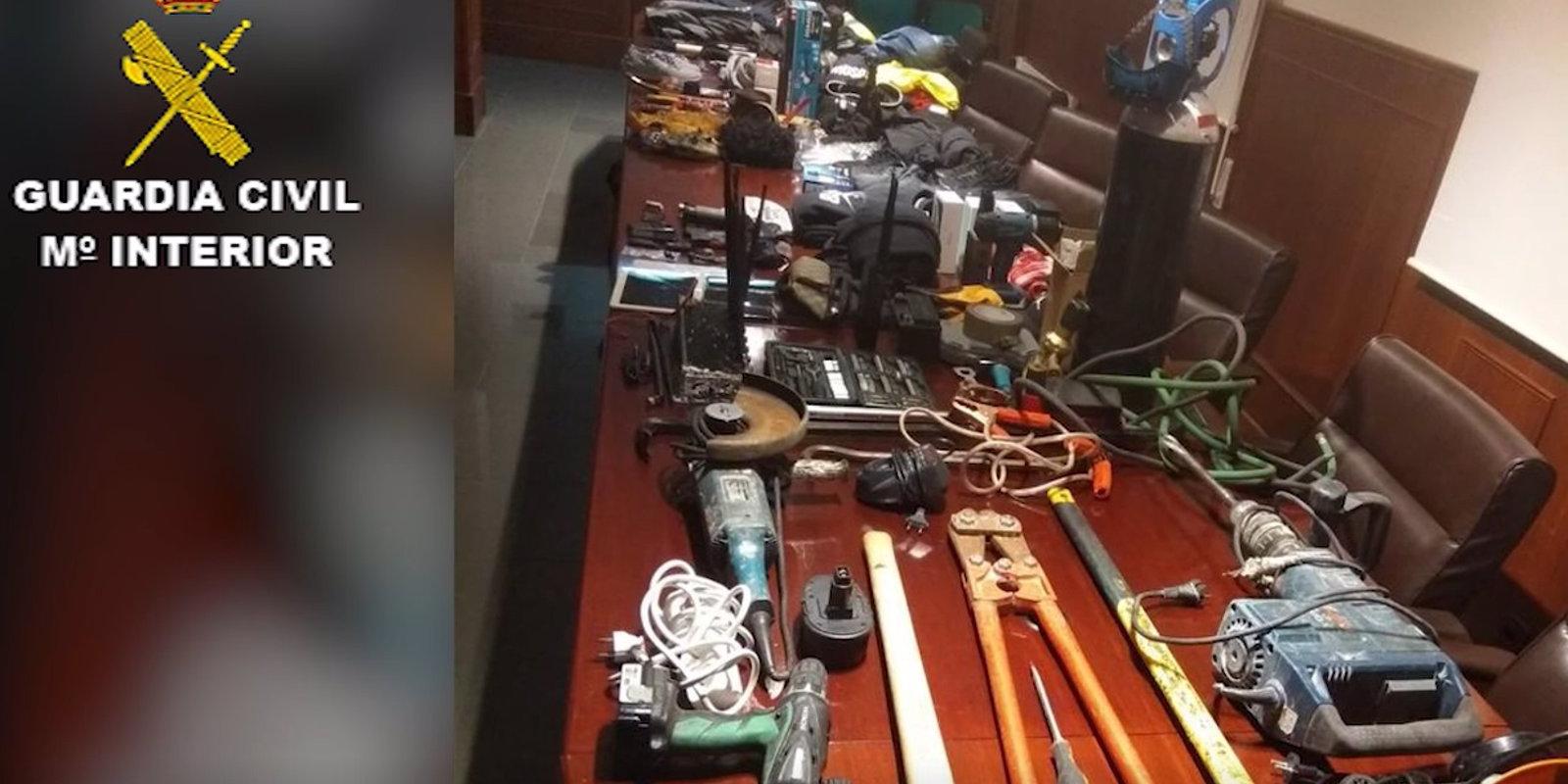 Cae una banda que robaba coches de alta gama para cometer una treintena de alunizajes en la región