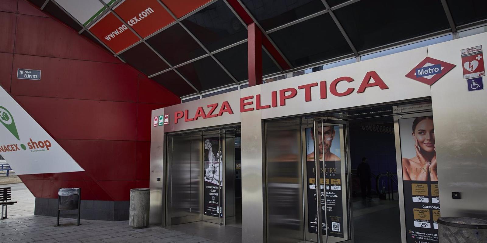 Detenidos tres ladrones por pegar con un cinturón a un hombre en el Metro pensando que les estaba grabando