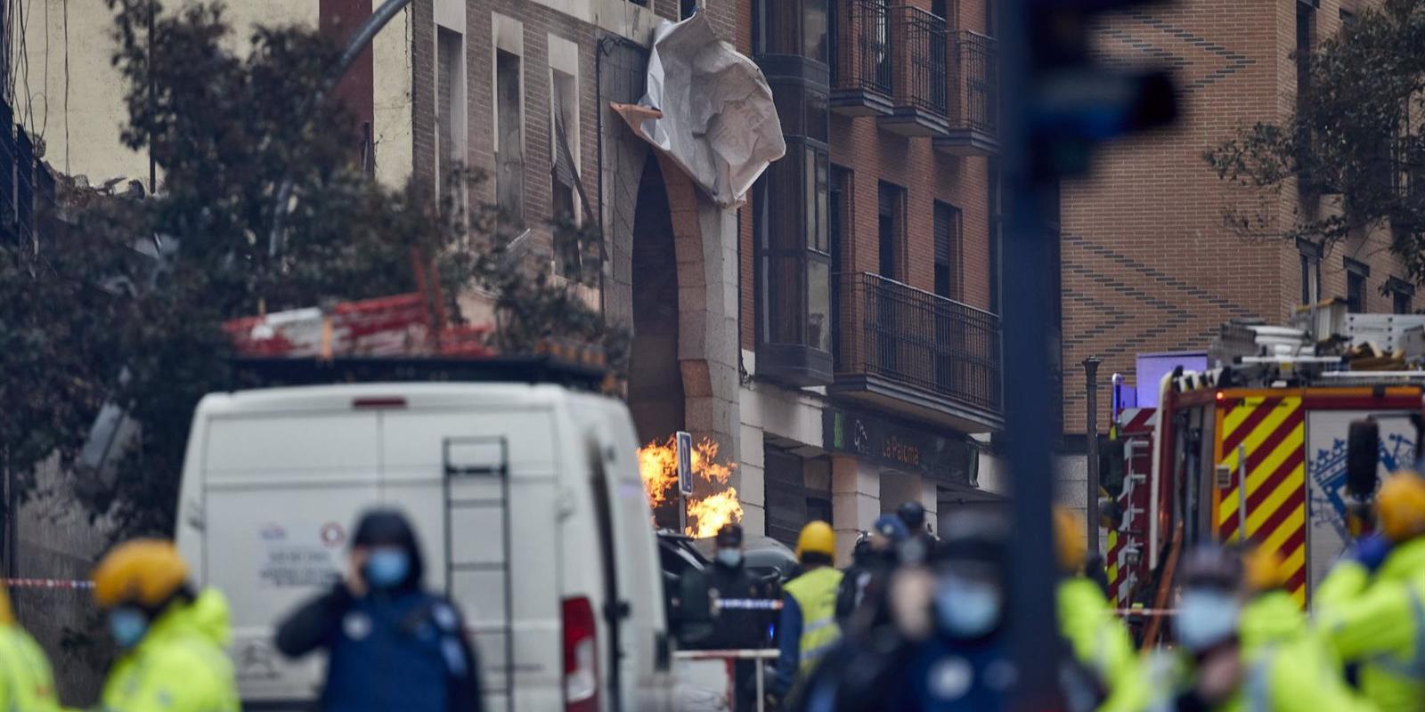 Heridos dos agentes de Policía al sorprenderles una segunda deflagración cuando auxiliaban a los afectados