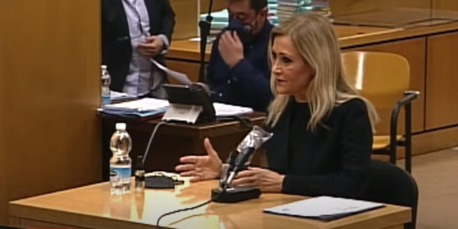 Cifuentes asegura que "no tiene los papeles" de los trabajos que realizó 