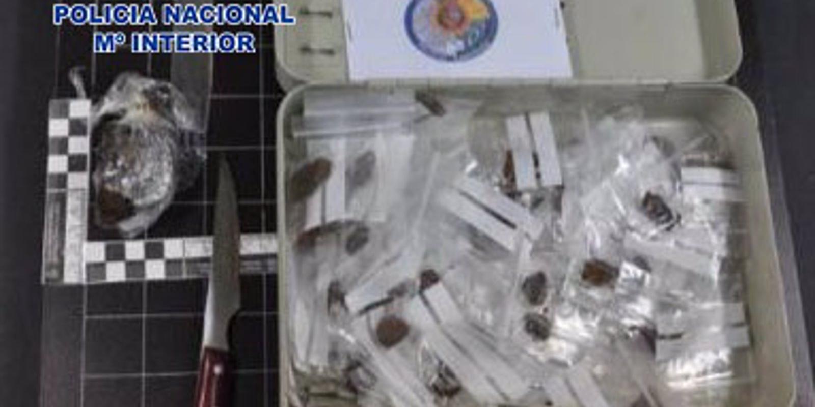 Desmantelado junto un colegio de Alcobendas un local que vendía hachís y cocaína rosa oculta en un colchón