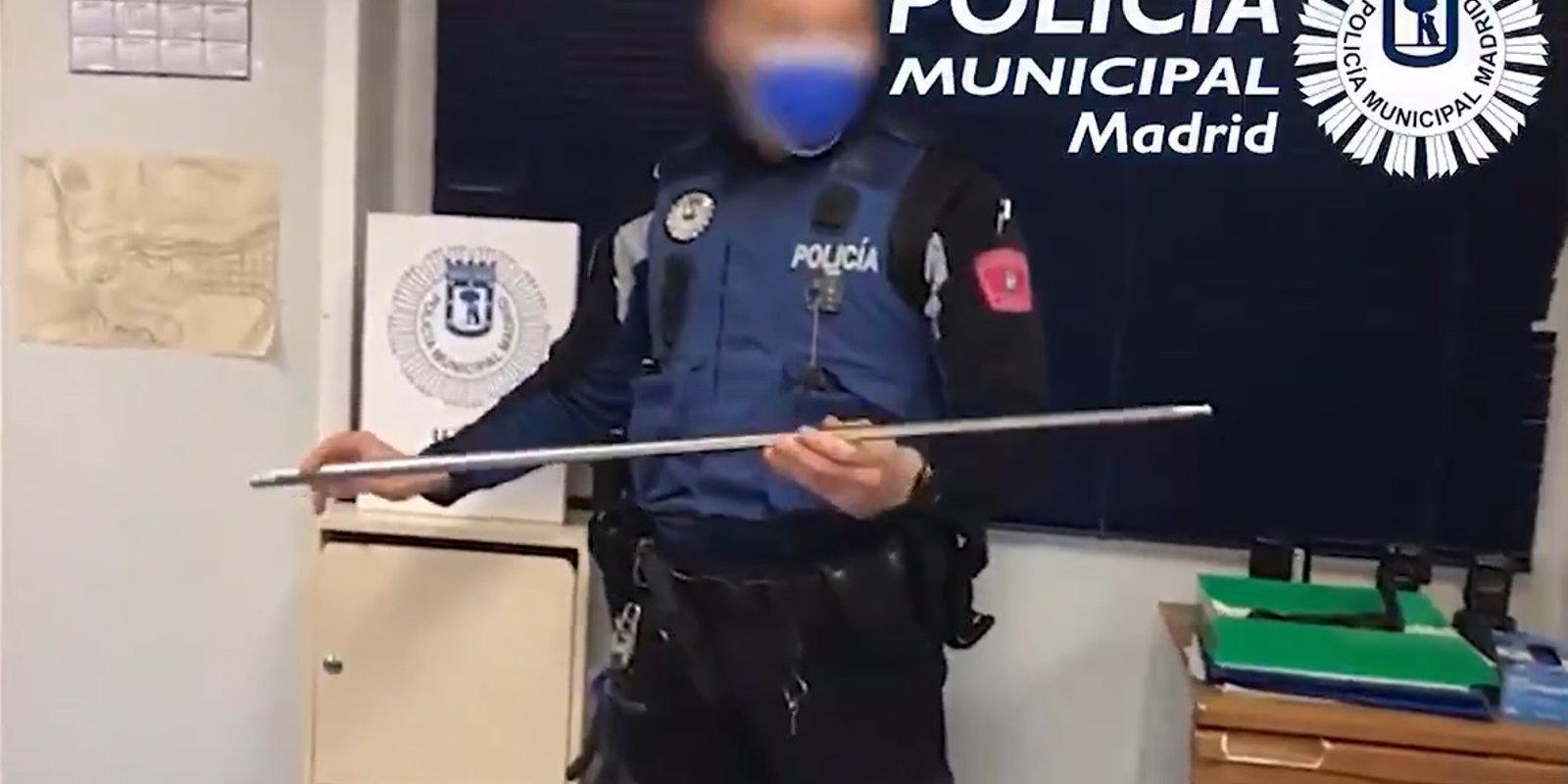 Requisan a un conductor un peligroso bastón extensible en un control perimetral cerca de La Moraleja