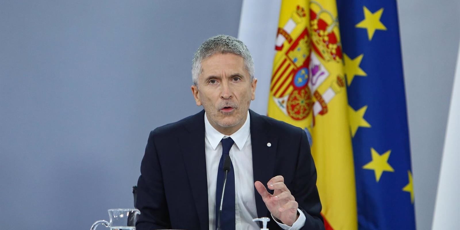 Marlaska pide perdón por el "error importante" de ensalzar a Illa desde la cuenta de Twitter del Ministerio del Interior