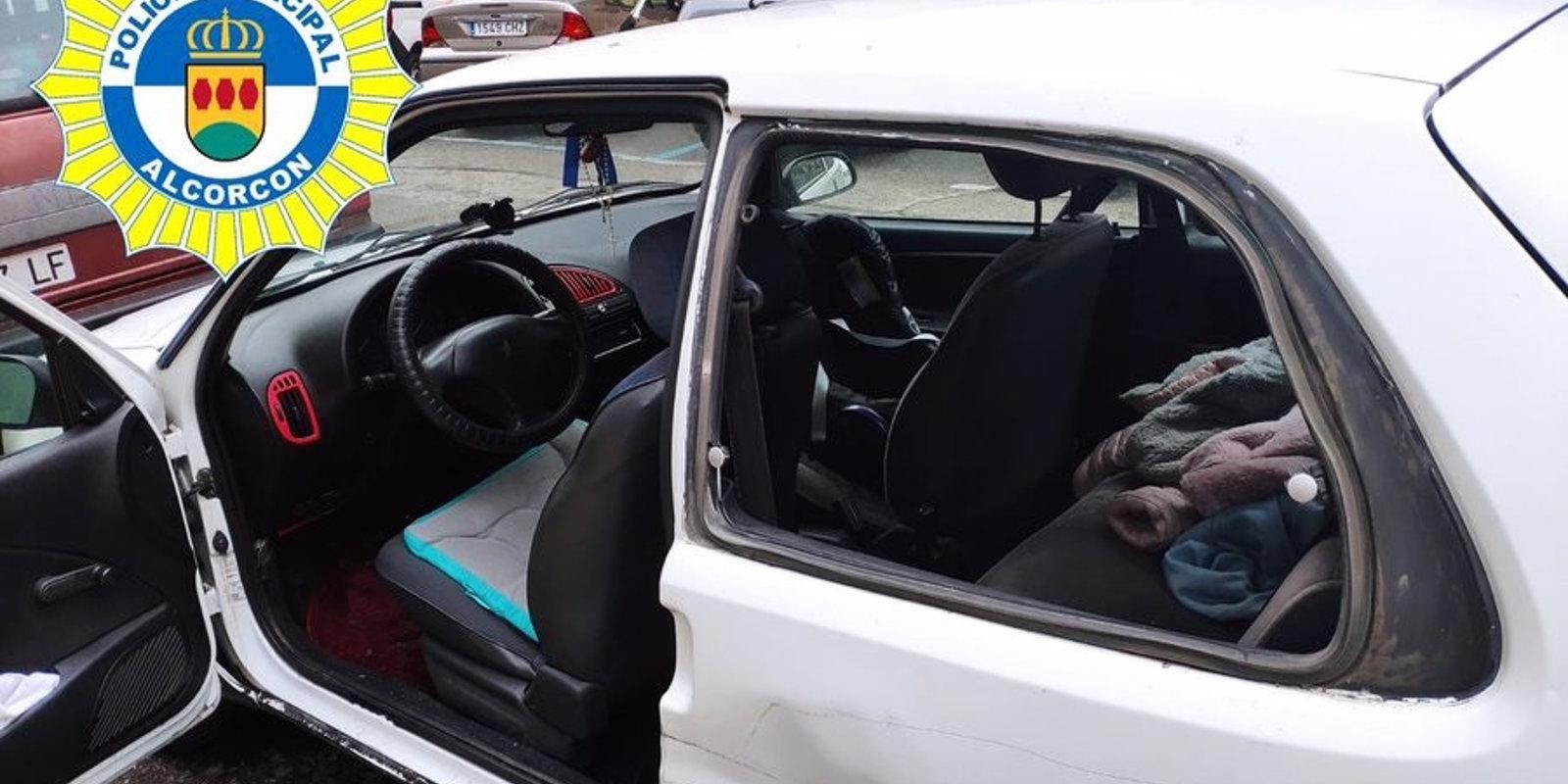 Rescatado un bebé que quedó encerrado en un vehículo en Alcorcón