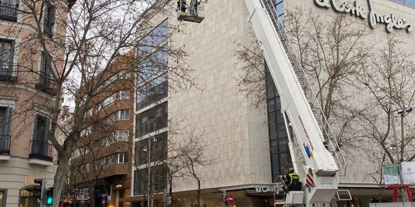 Reabierto el Corte Inglés de la calle Serrano tras afectar un incendio a la taquería Cascabel