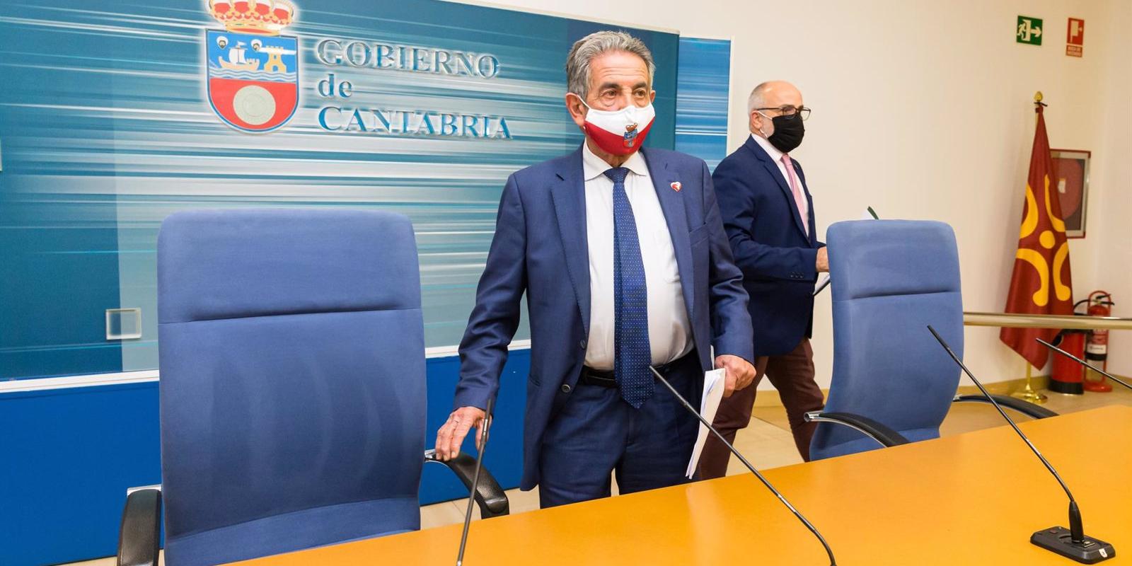 Revilla replica a Ayuso que la hostelería abierta "no es el camino": "Cada uno que apechugue las consecuencias"