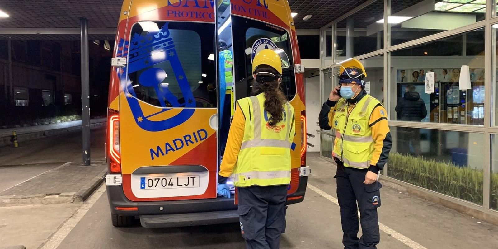 Dos jóvenes heridos, uno muy grave, en un accidente de motocicleta en el barrio de Mirasierra