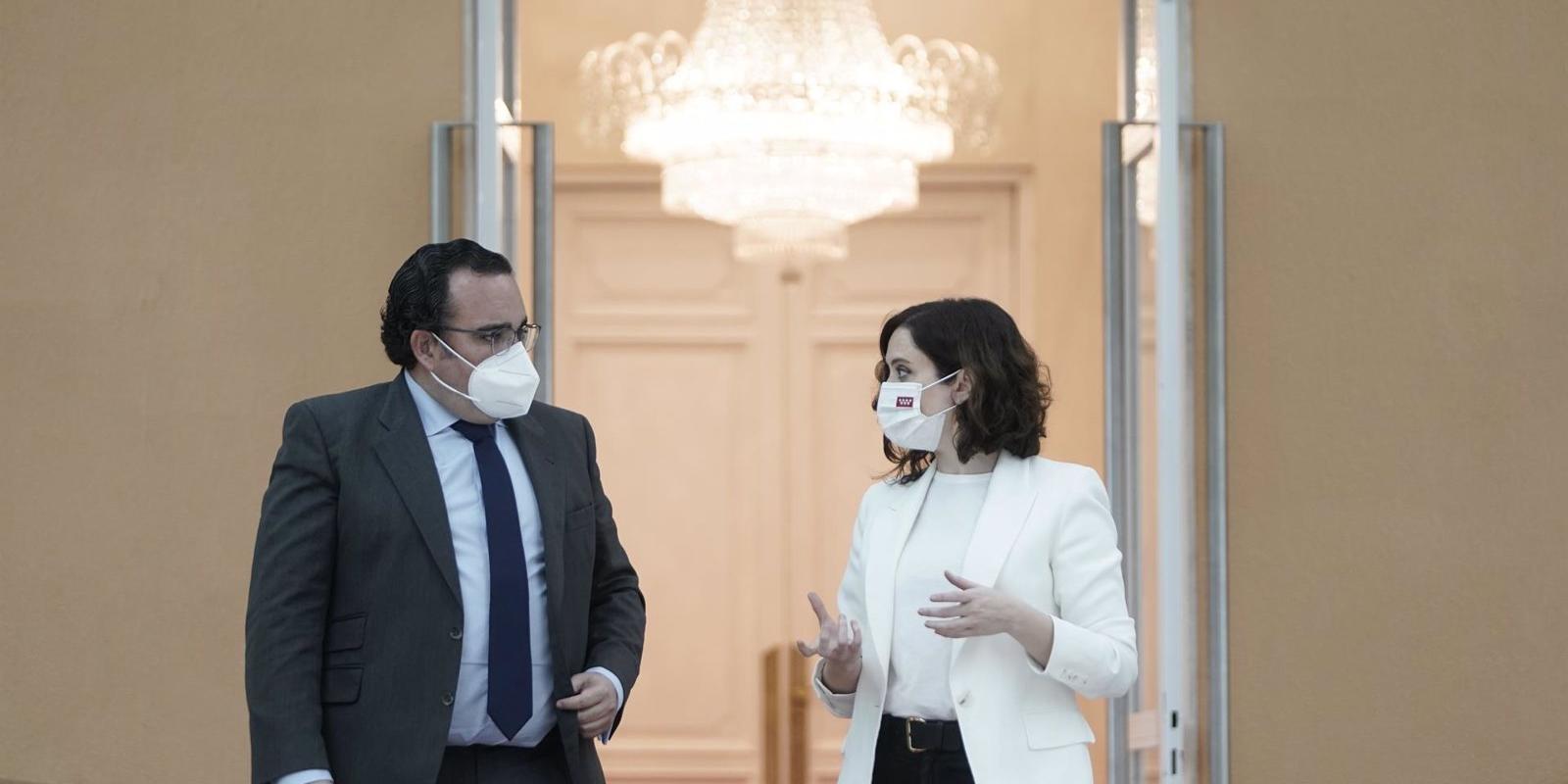 Ayuso se reúne con el alcalde de Boadilla del Monte para abordar el impacto de la pandemia en el municipio