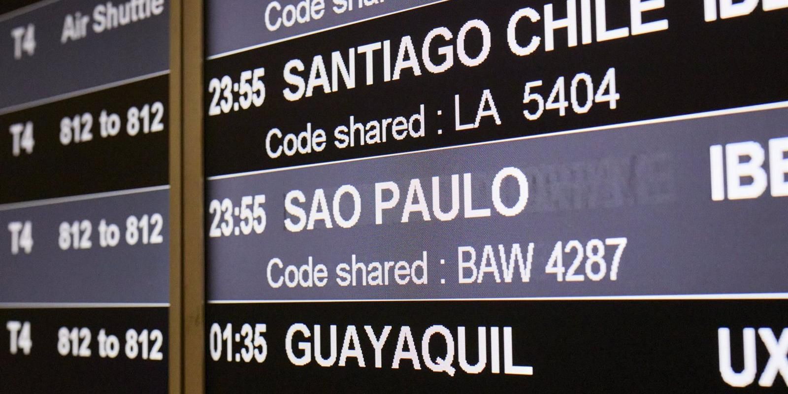Escudero pide a la ministra de Sanidad una cuarentena de diez días para nacionales o residentes procedentes de Brasil o Sudáfrica