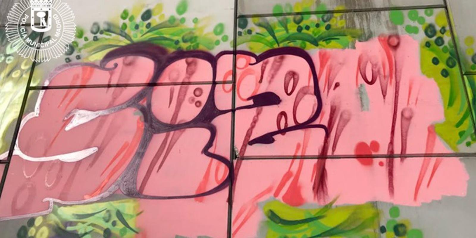 Denunciados cuatro grafiteros por pintar en un muro del centro de operaciones de la EMT