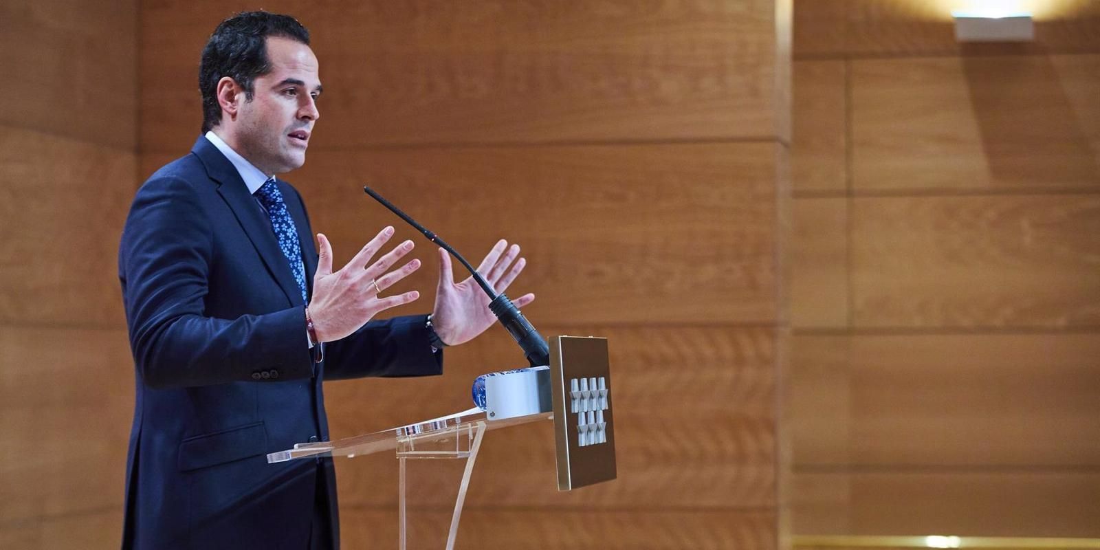 Aguado acusa a Simón de "señalar a los hosteleros como la peste" y a los ciudadanos como "culpables"