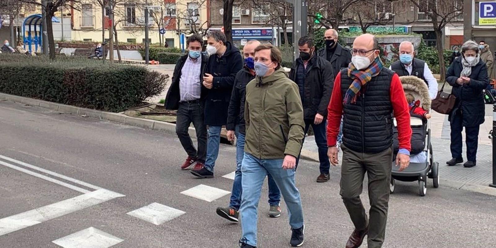 Martínez-Almeida apela a los organizadores y participantes de fiestas ilegales a comportarse "como seres humanos"