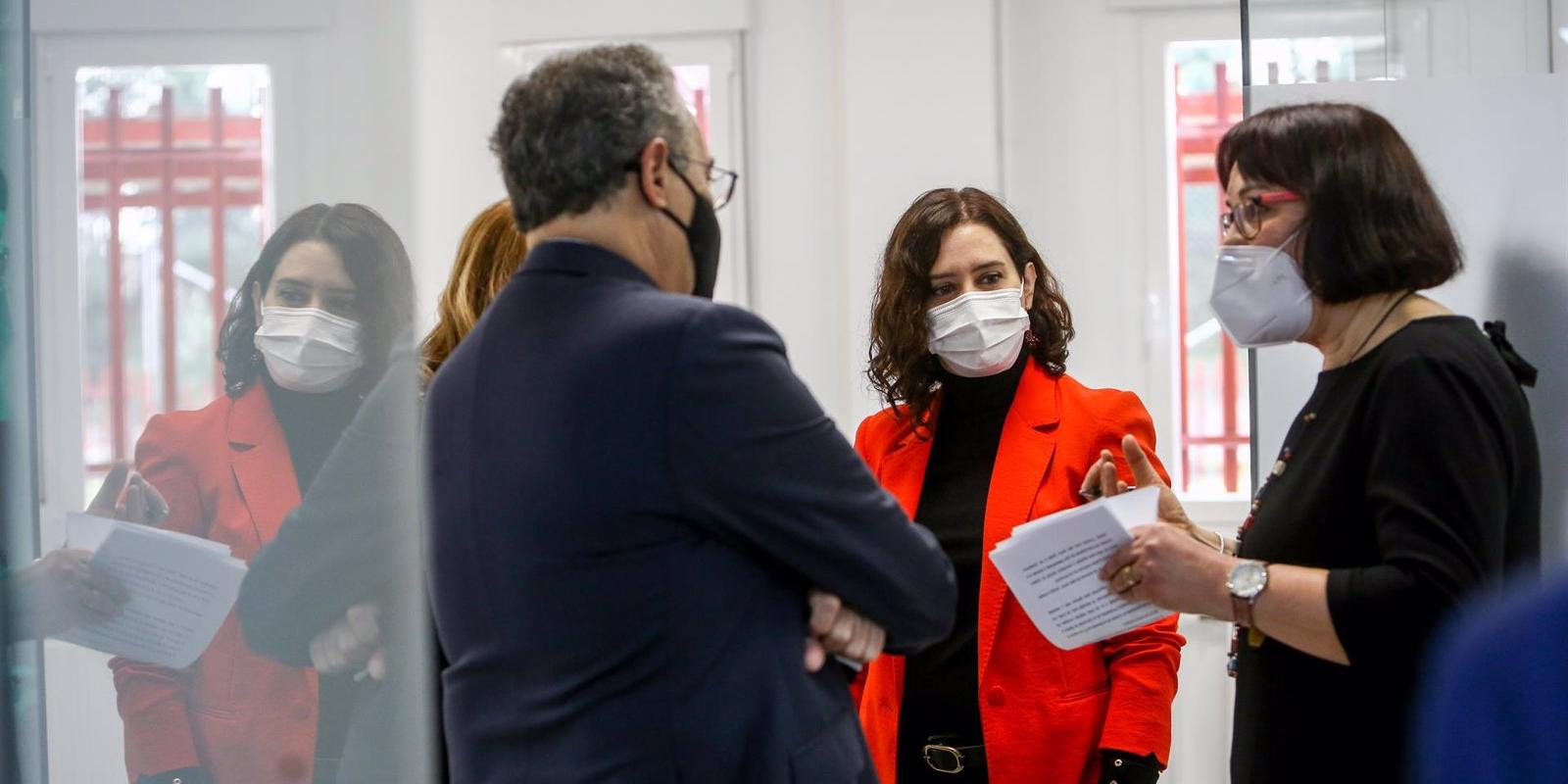 Prorrogado dos semanas más el toque de queda a las 23h y la prohibición de reuniones de no convivientes en domicilios