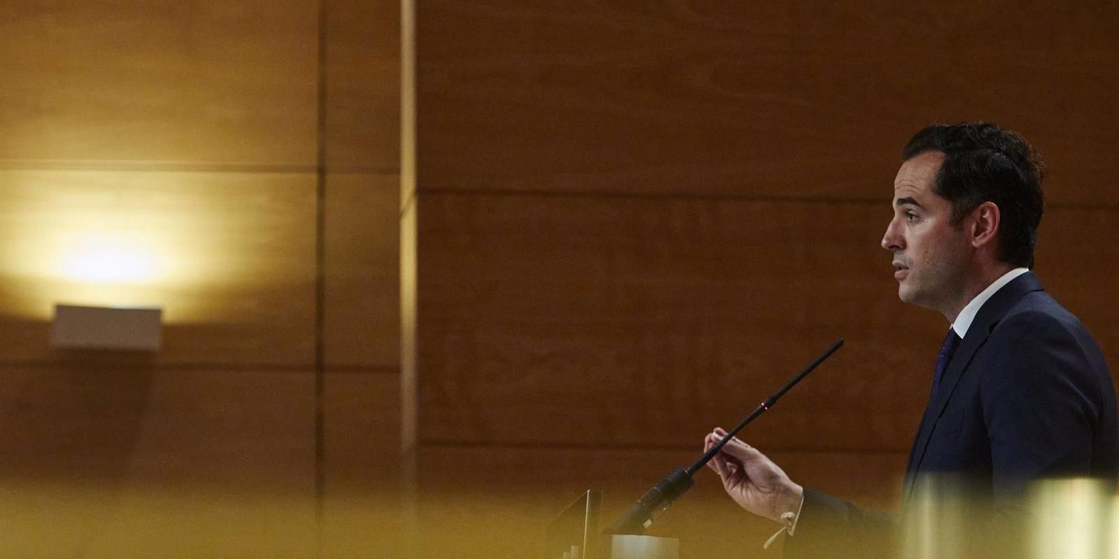 Aguado apremia al Gobierno a negociar más vacunas y añade que Madrid "está preparada para acelerar el ritmo"