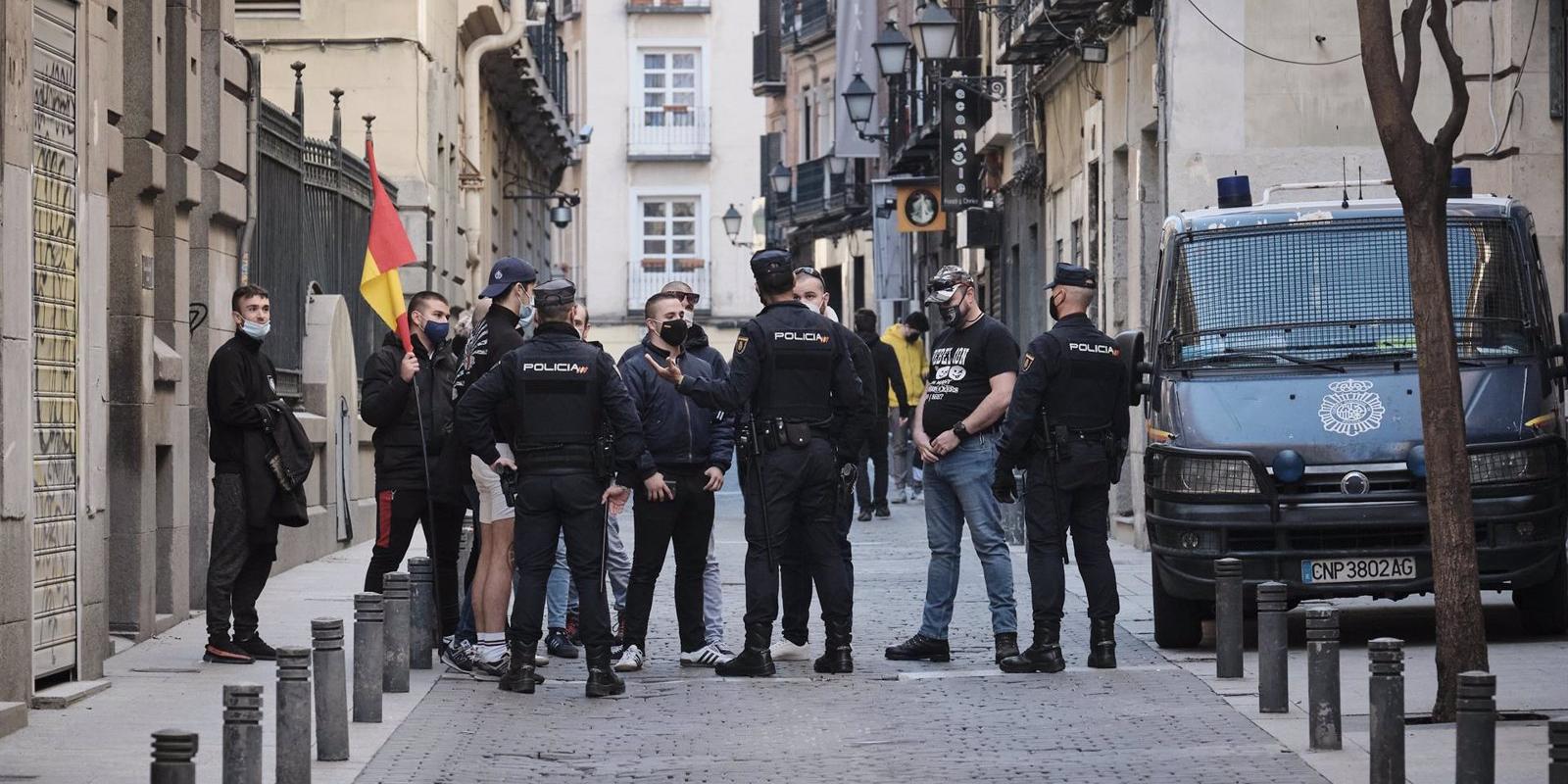 Un detenido en la manifestación por la sanidad pública en Madrid tras un enfrentamiento con un grupo de extrema derecha