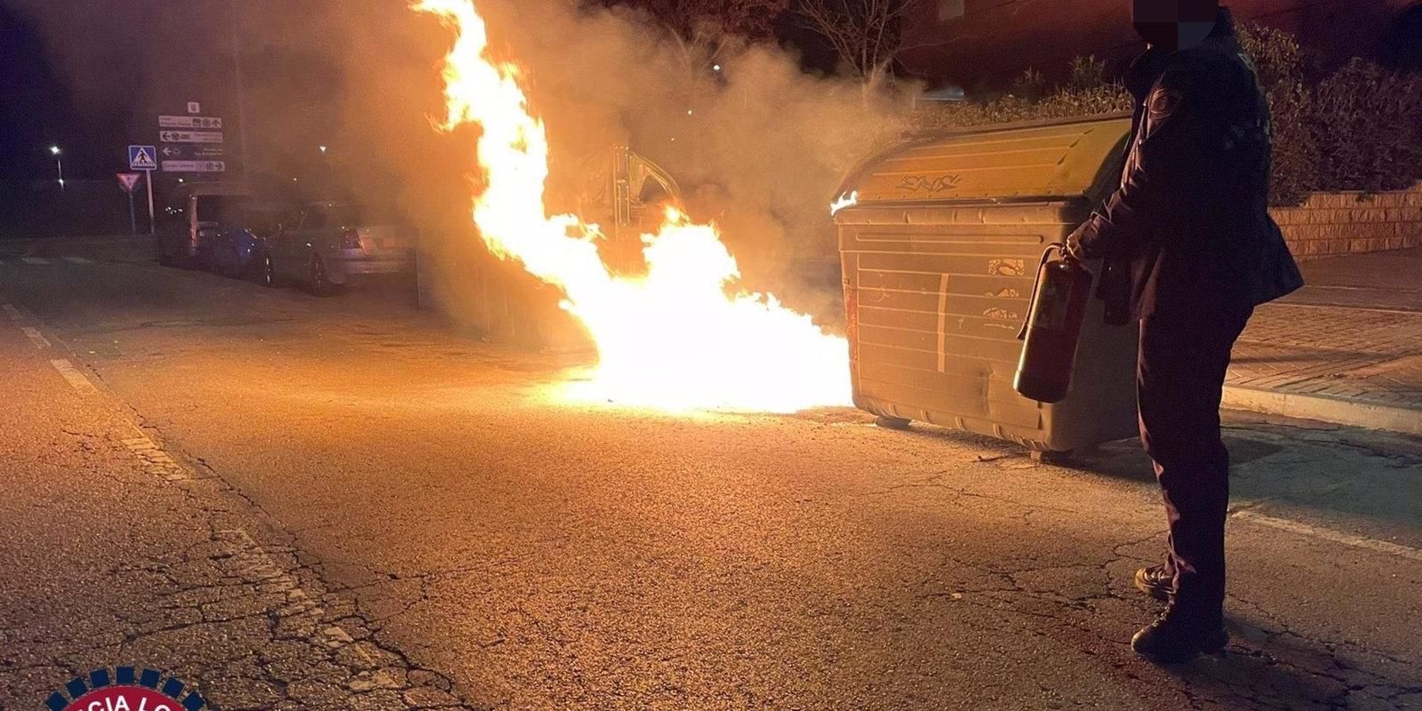 La Policía local de Valdemoro intercepta a un individuo que quemó presuntamente cuatro contenedores en una noche