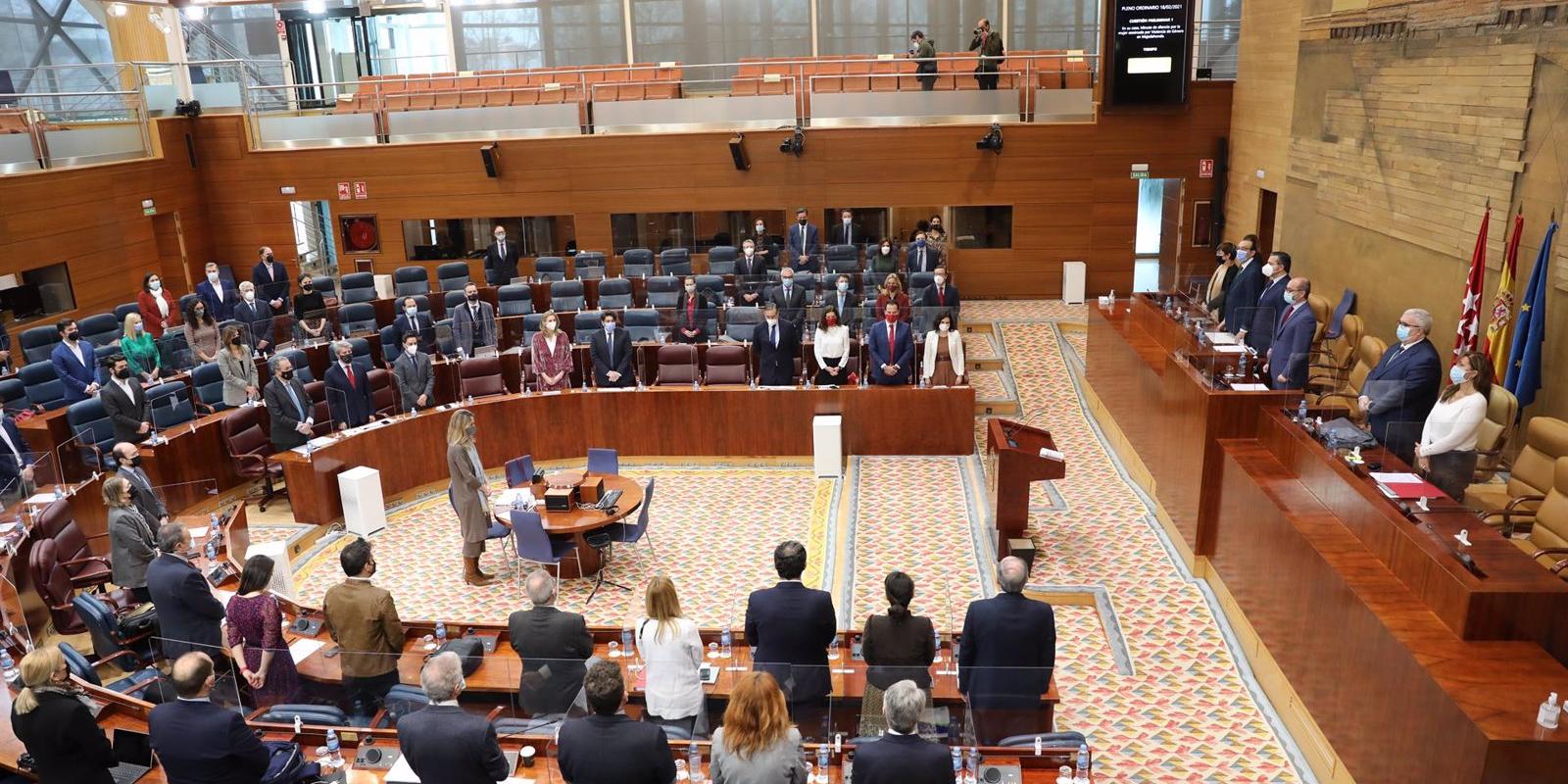 La oposición tacha de "abusivo" el uso de contratos de emergencia y Lasquetty defiende "transparencia y control"