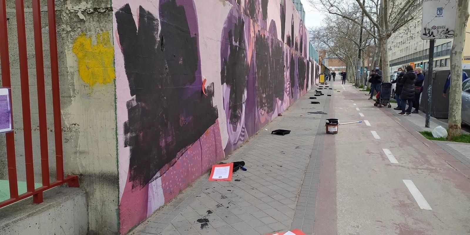 El mural feminista de Ciudad Lineal amanece vandalizado