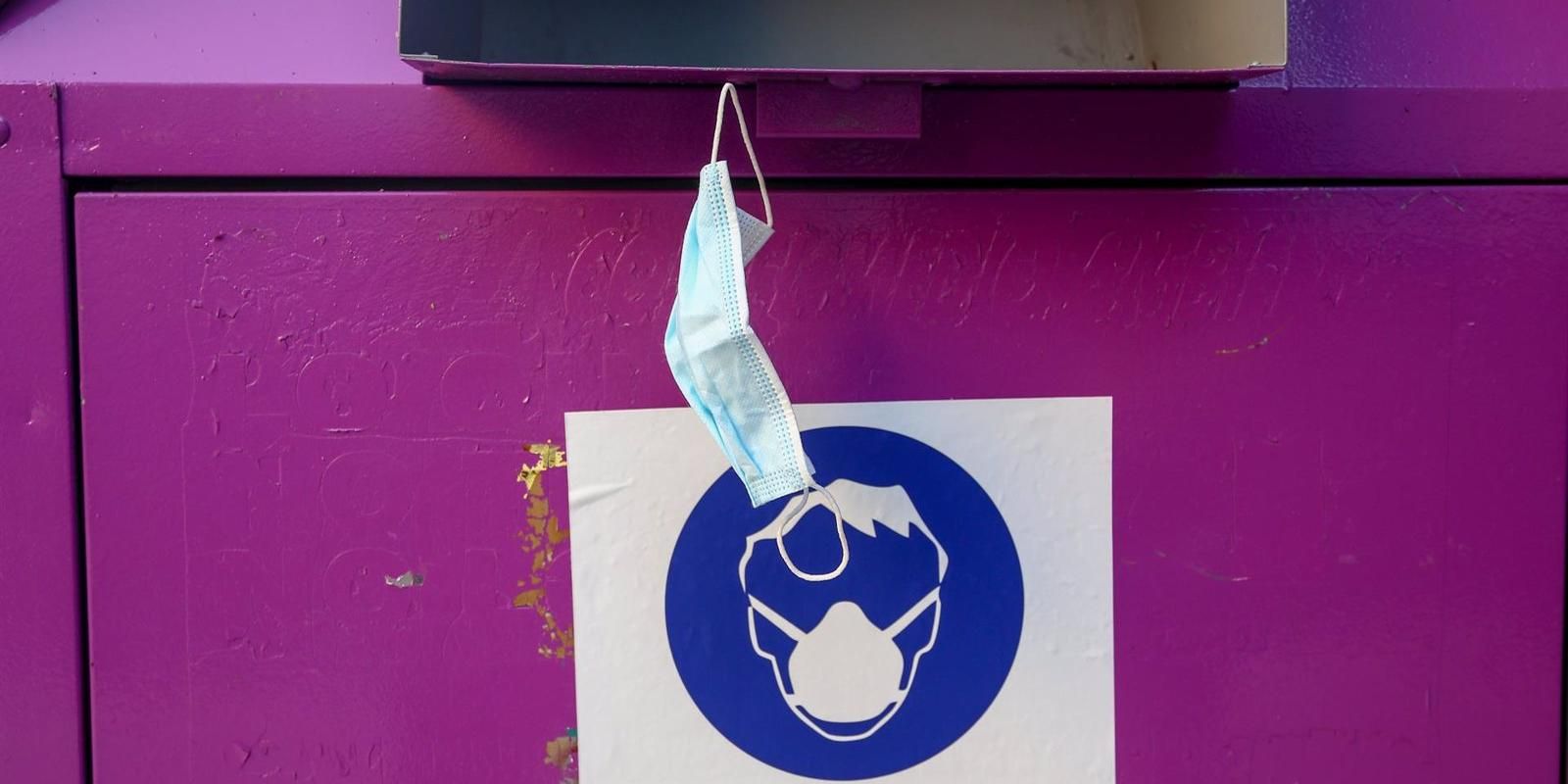 Roban dos contenedores para el depósito de mascarillas en Alcorcón