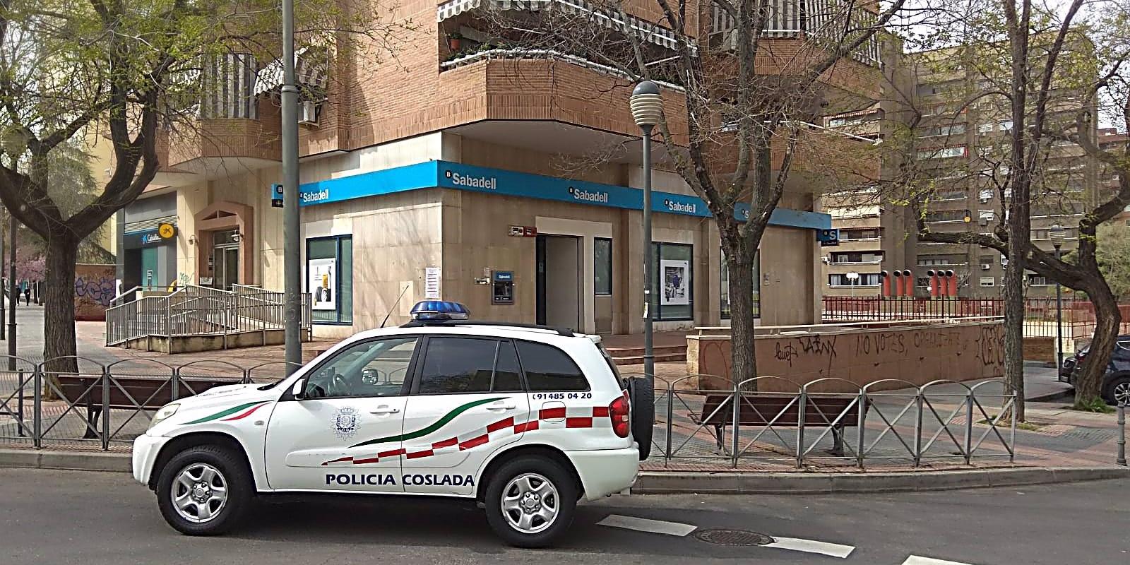 La Policía Local salva la vida de un vecino de Coslada encontrado sin pulso tirado en la calle