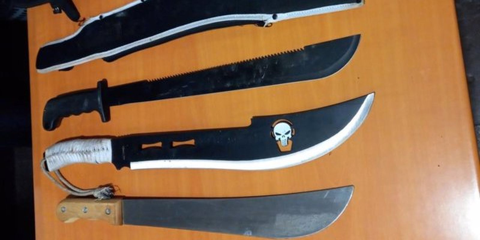 Ocho pandilleros detenidos y requisados tres machetes y un cuchillo jamonero en Villaverde