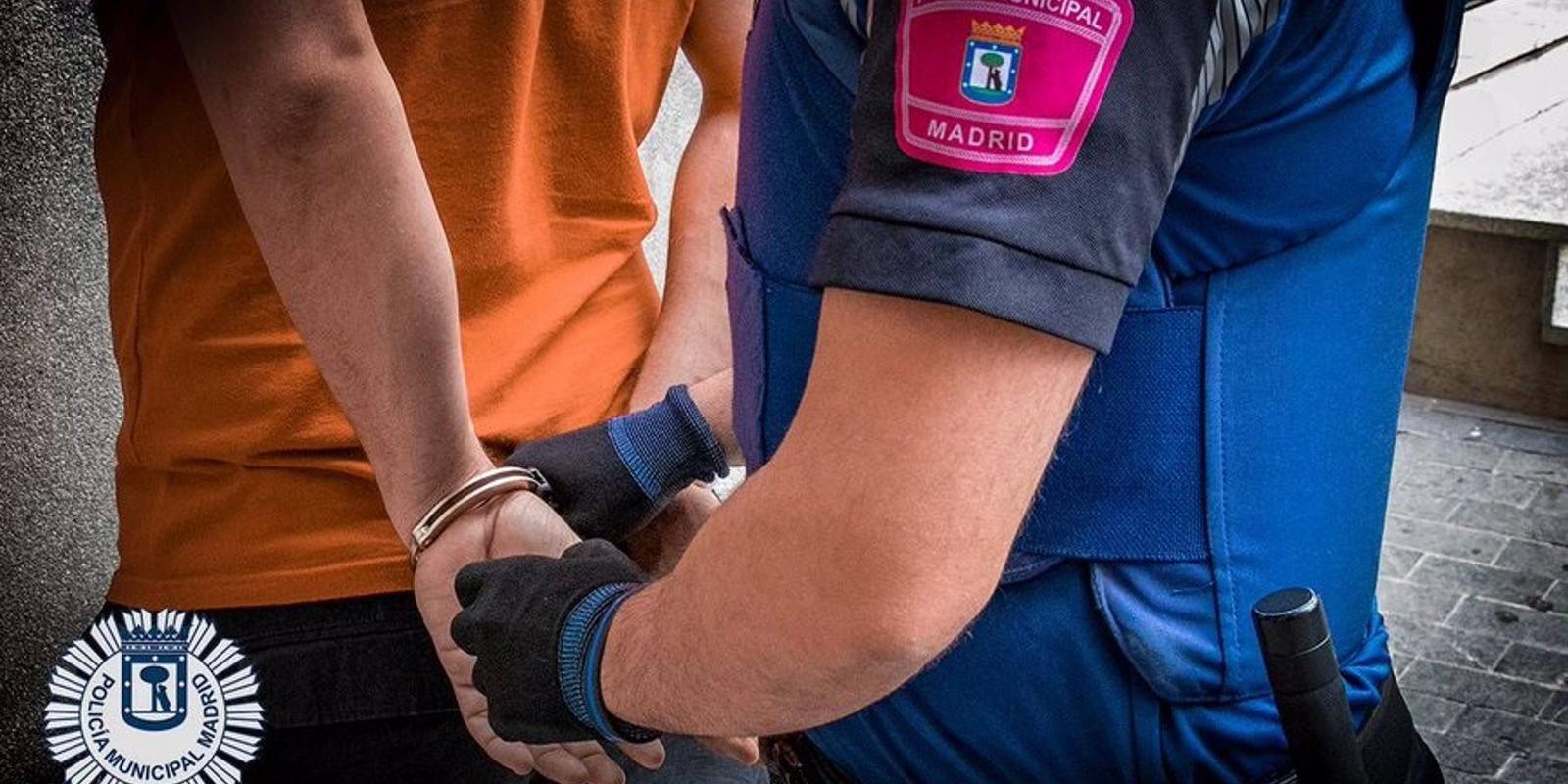 Detenido un conductor ebrio y sin carné tras una persecución policial por las calles de San Blas