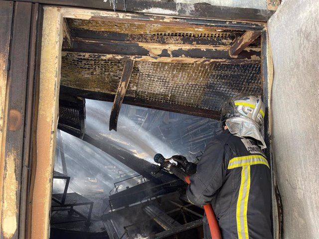 Dos empleadas heridas leves en el incendio de una nave de empaquetamiento de huevos en Valdemoro