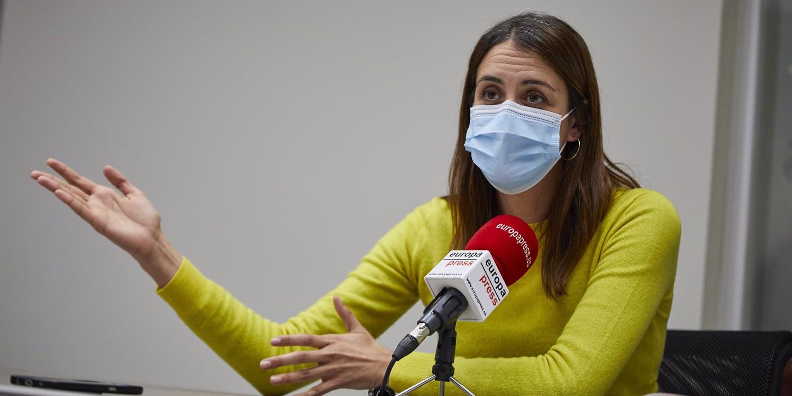 Maestre afea a Iglesias su propuesta "dura y poco respetuosa" y dice que muchas mujeres se identifican con Mónica García
