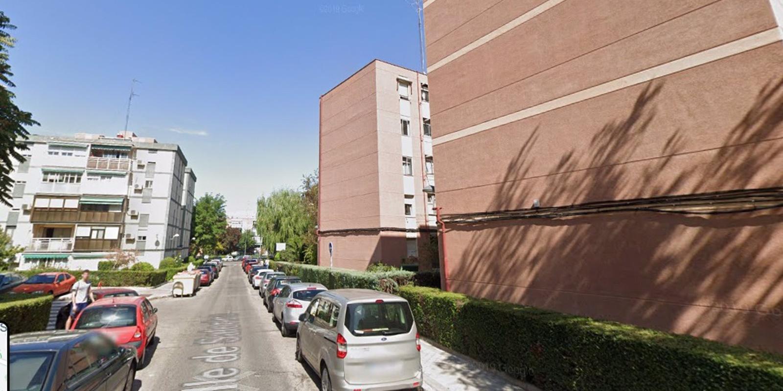 Destrozan la cara a un joven tras asaltarle a punta de navaja en una calle de Latina