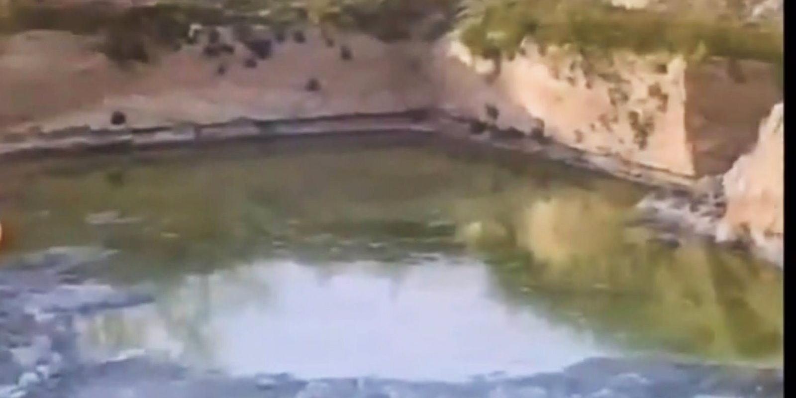 Vecinos de Getafe reclaman al Ayuntamiento que elimine un charco de lodo y aguas fecales junto a viviendas