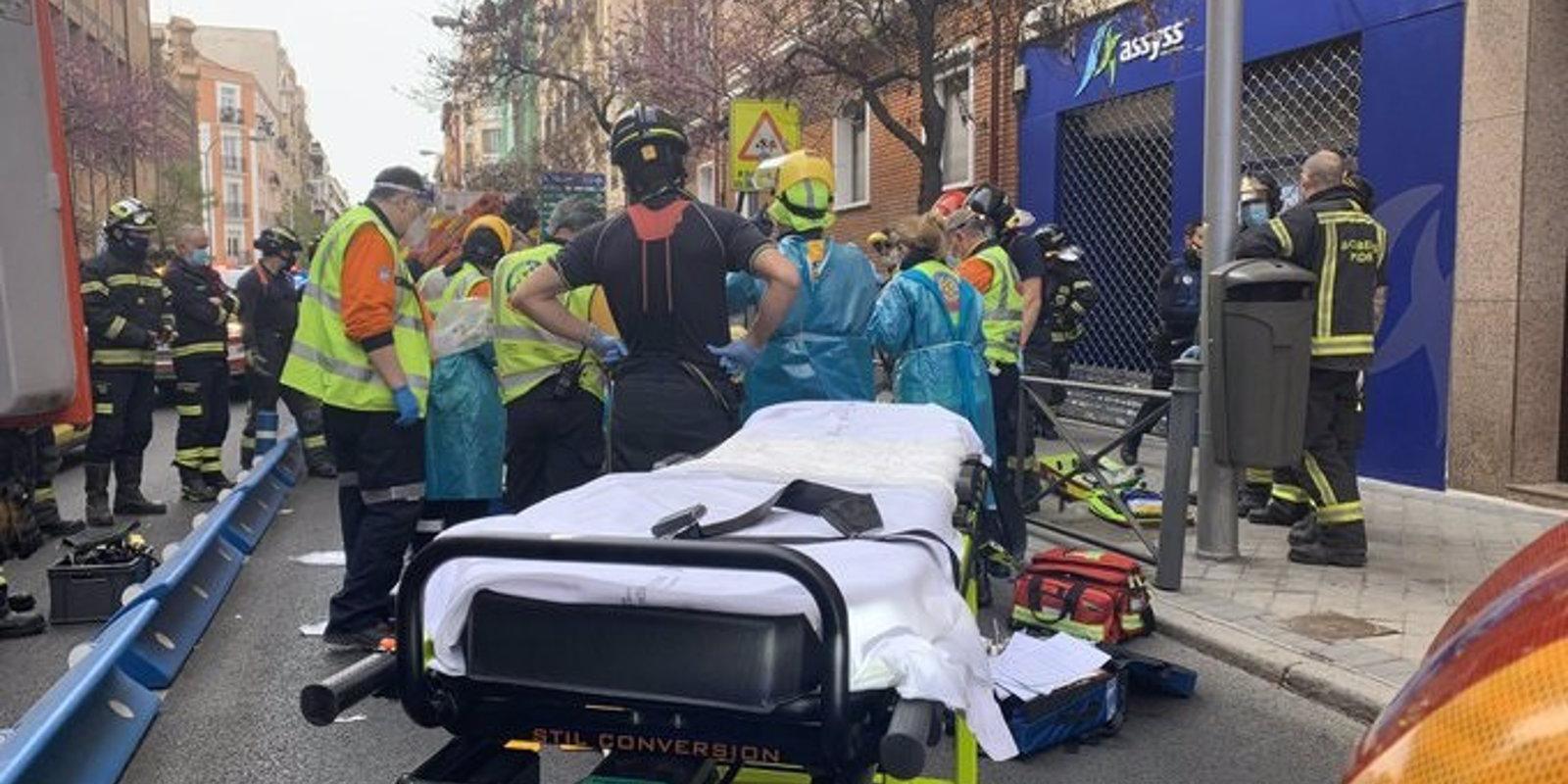 Herido un motorista de 25 años con pronóstico "muy grave" al chocar con un turismo en Chamberí