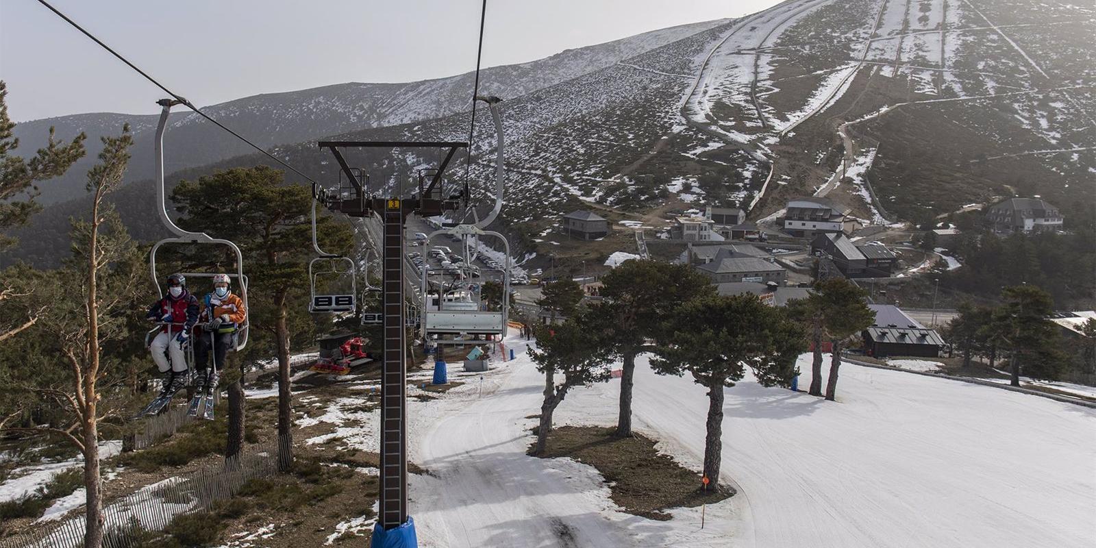 La estación de esquí de Navacerrada cierra temporada y espera que el Ministerio rectifique para volver a abrir