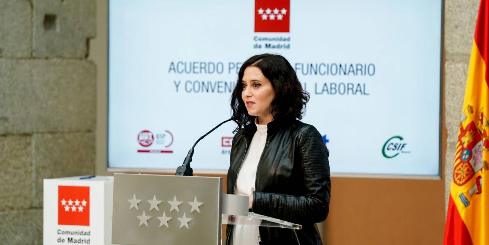 La Comunidad firma con los sindicatos dos acuerdos para regular las condiciones del personal laboral y funcionario