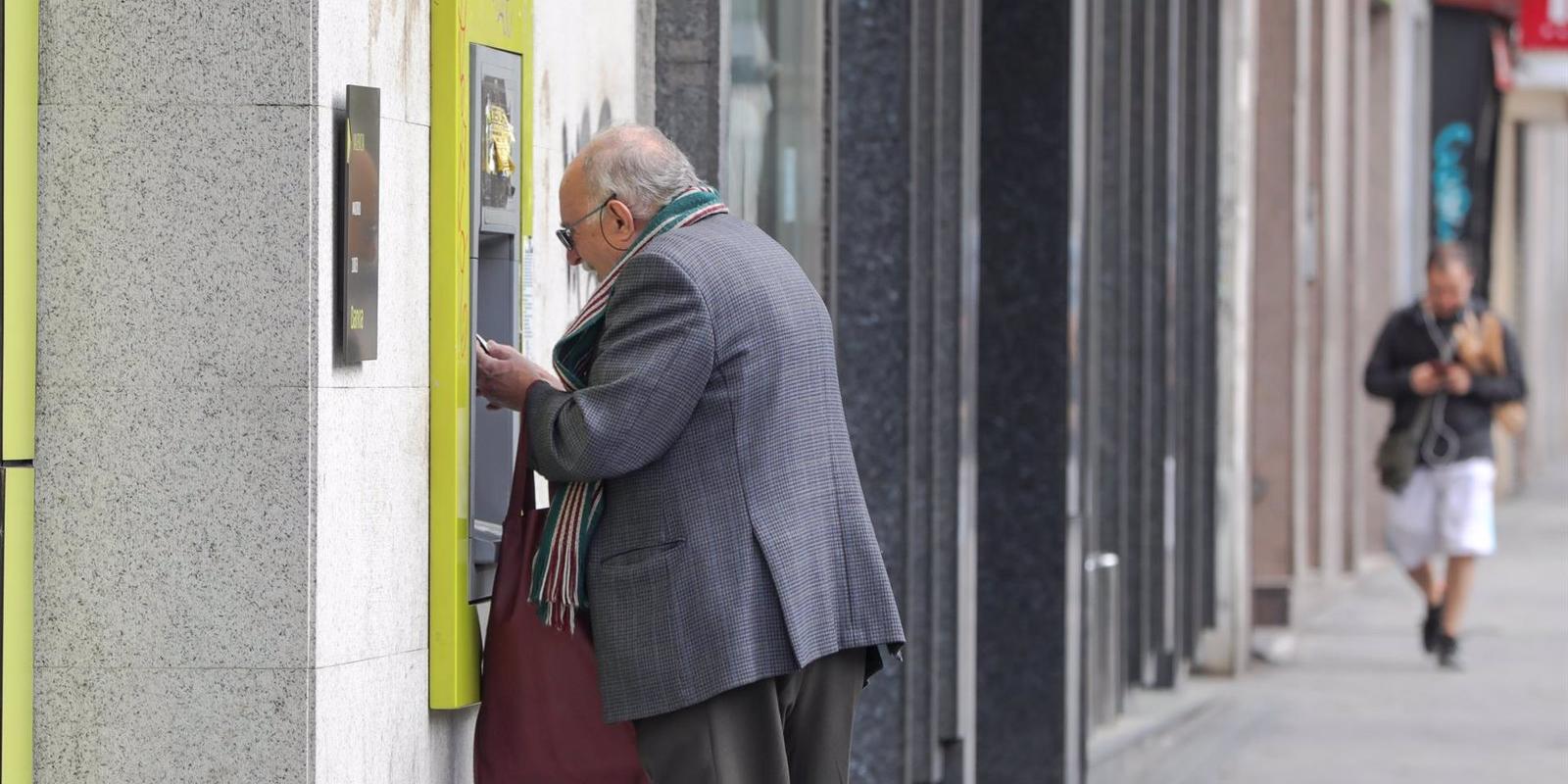 Cuatro detenidos por robar a personas mayores cuando sacaban dinero del cajero en municipios del norte