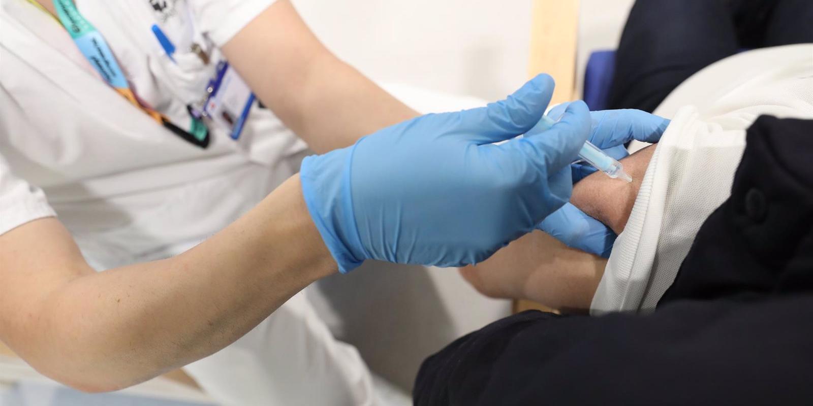 Díaz Ayuso anuncia que pondrá en marcha una estrategia integral de cuidados post-Covid